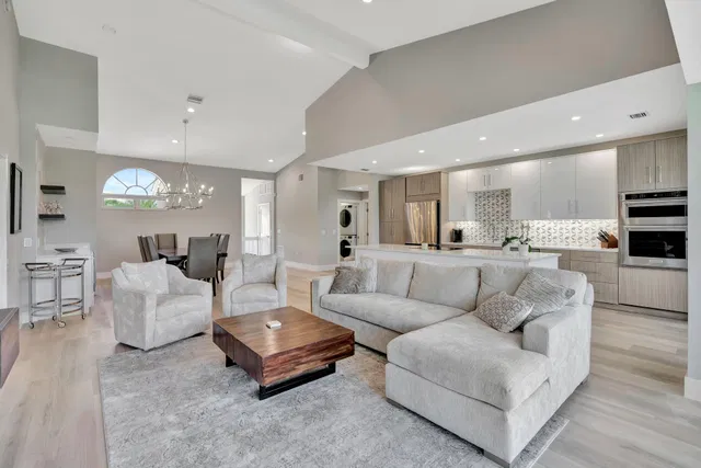 Admirals Cove Residence photo 9