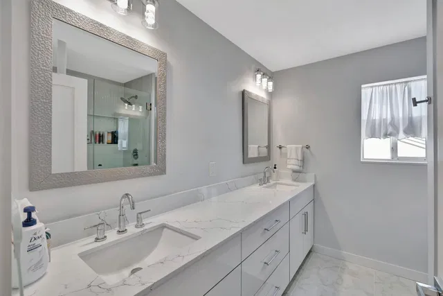 Admirals Cove Residence photo 18
