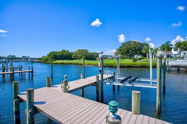 Admirals Cove Residence photo 21