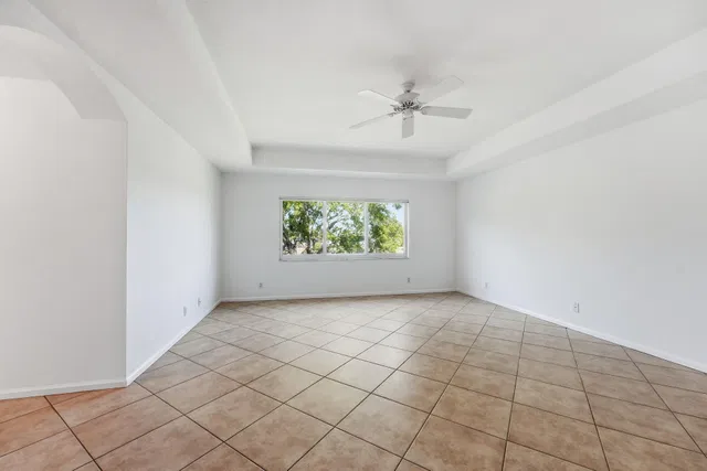 Residence photo 16