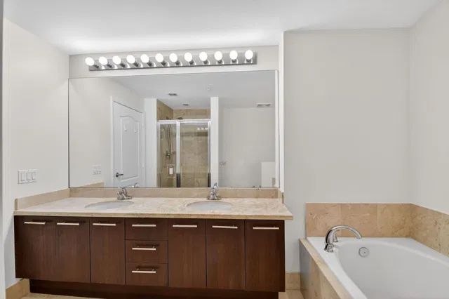 The Whitney Unit 630 photo 27