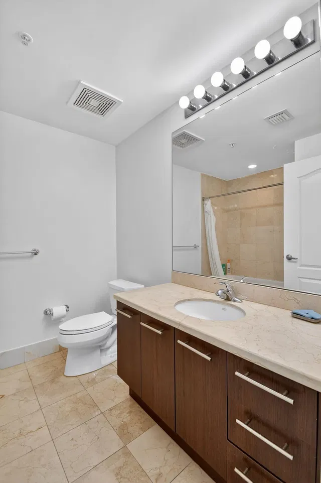The Whitney Unit 630 photo 34