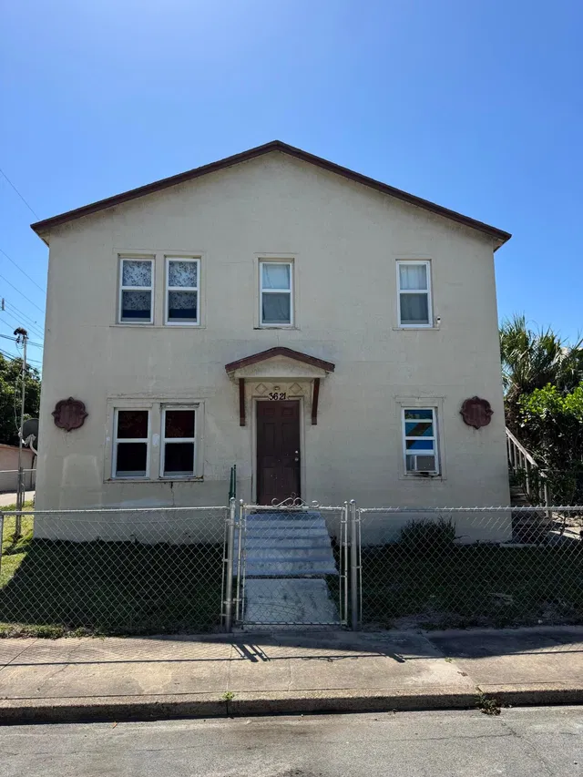 Residence photo 2