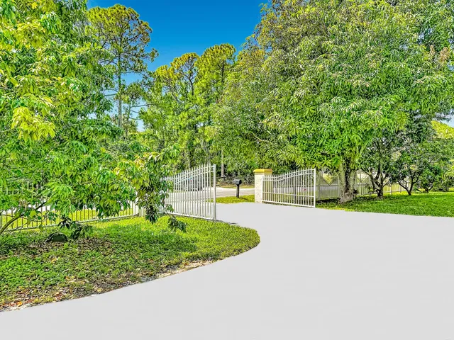 Residence photo 3