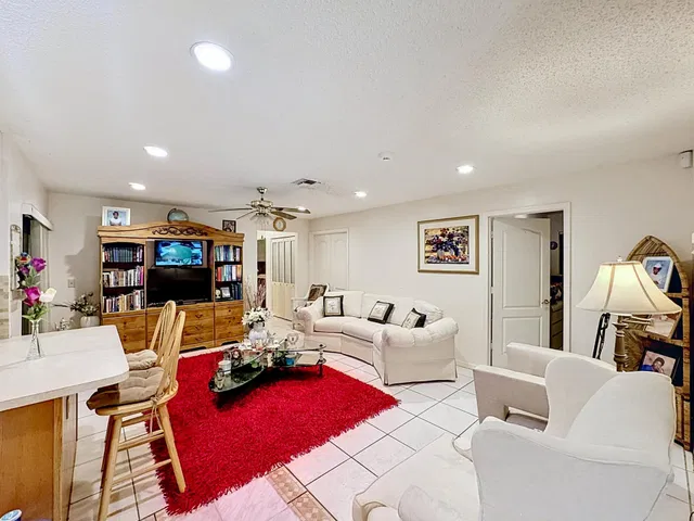 Residence photo 18