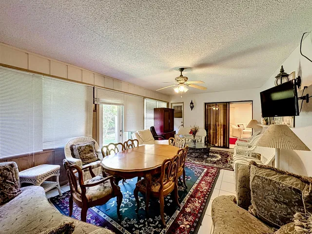Residence photo 26