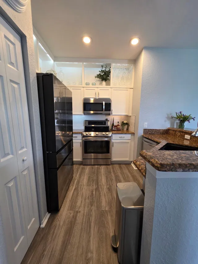 Unit 204 photo 6