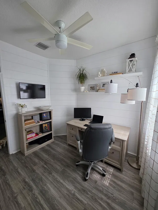 Unit 204 photo 16