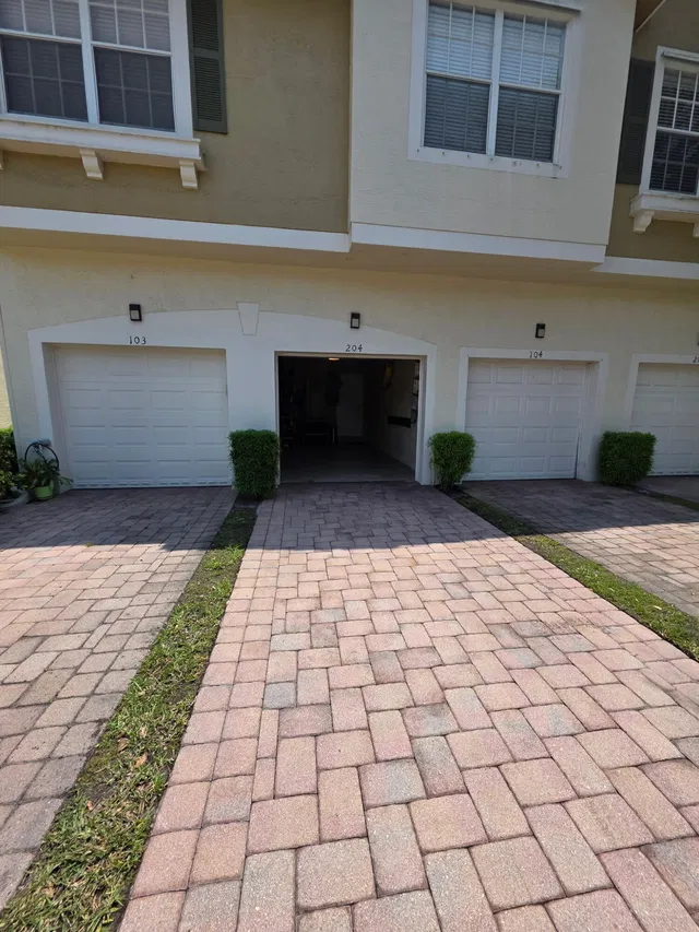 Unit 204 photo 27