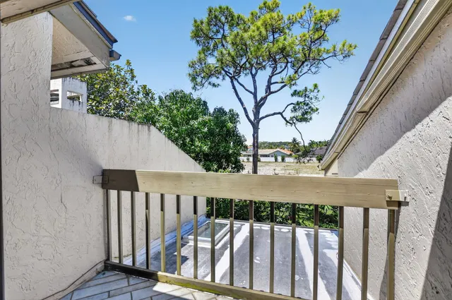  Residence photo 15