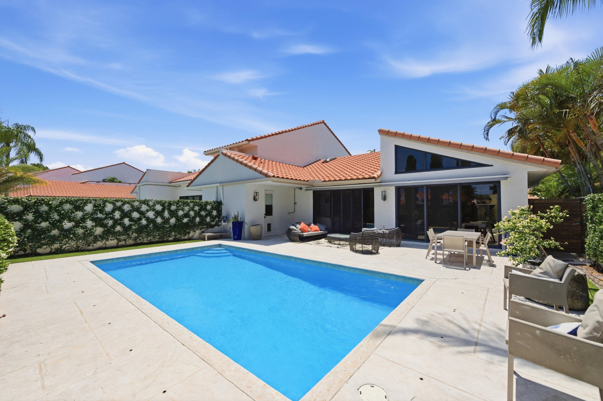 Windsor Way Residence photo 6