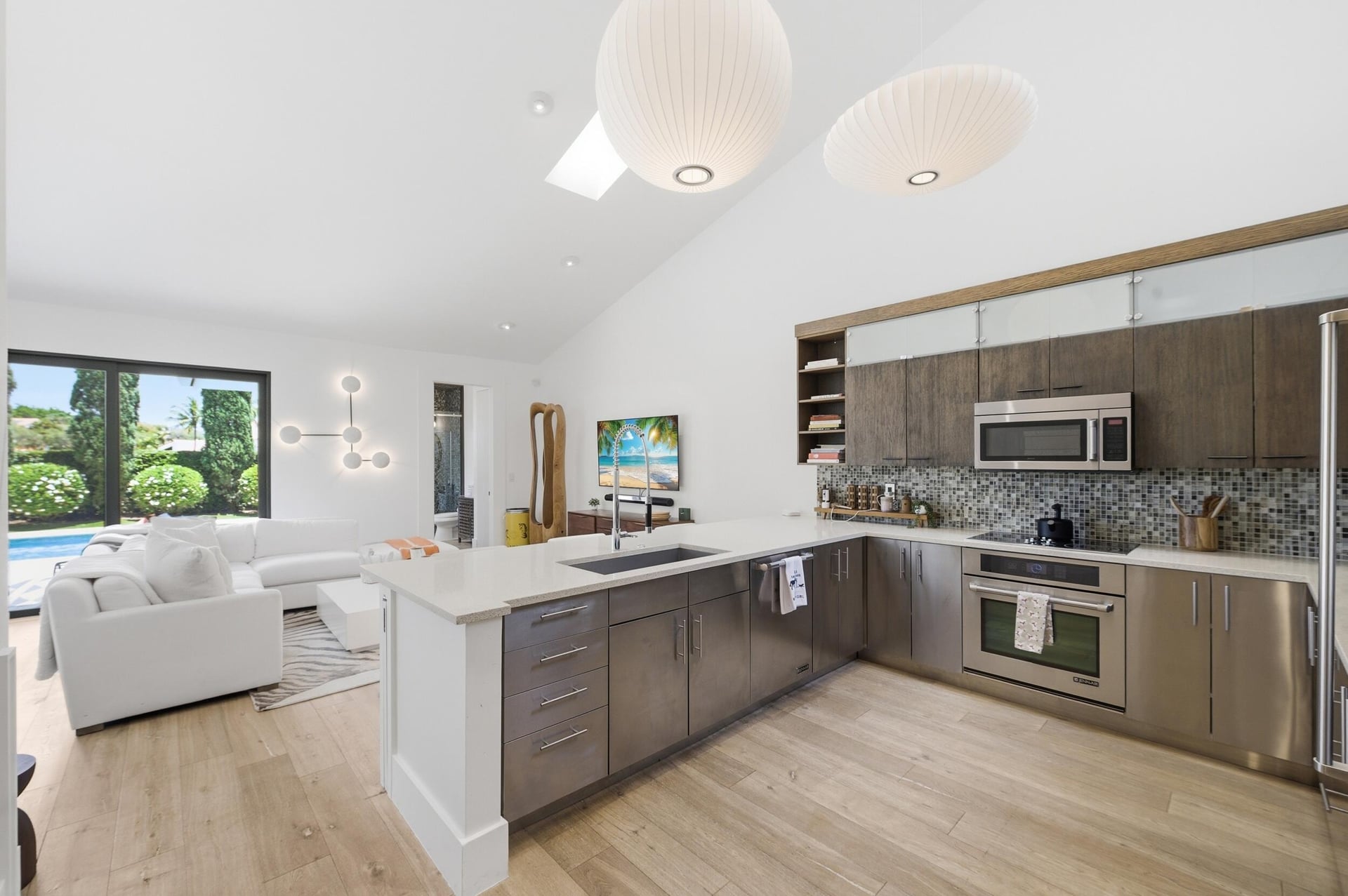 Windsor Way Residence photo 11