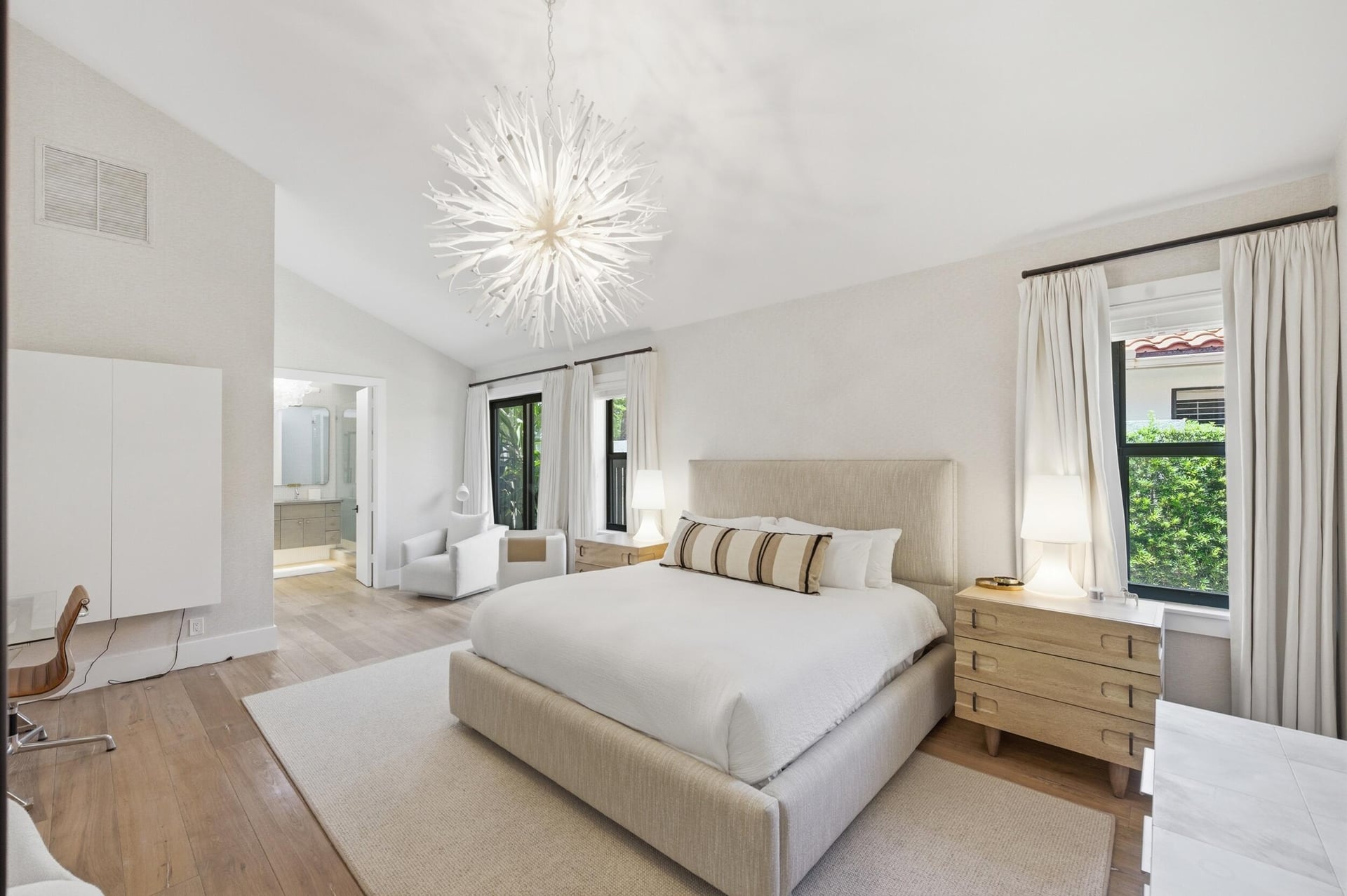 Windsor Way Residence photo 20