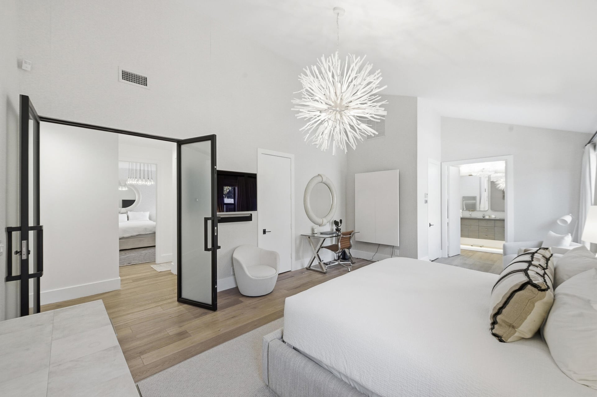 Windsor Way Residence photo 22