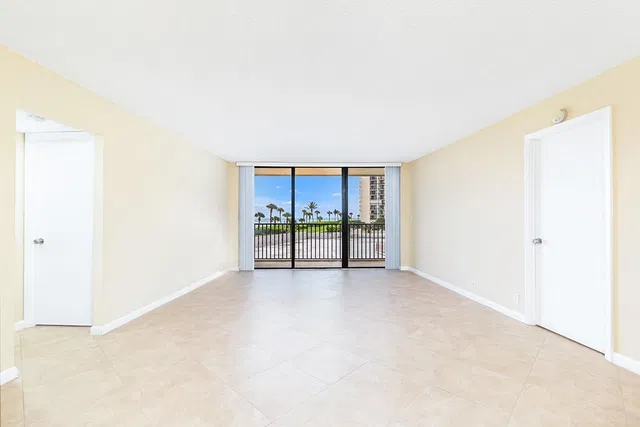  Unit 203 photo 4