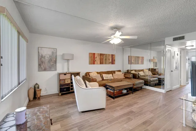 Residence photo 14