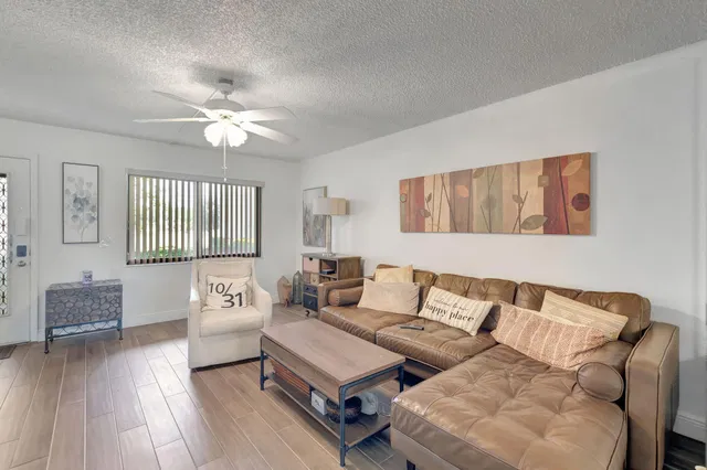 Residence photo 16