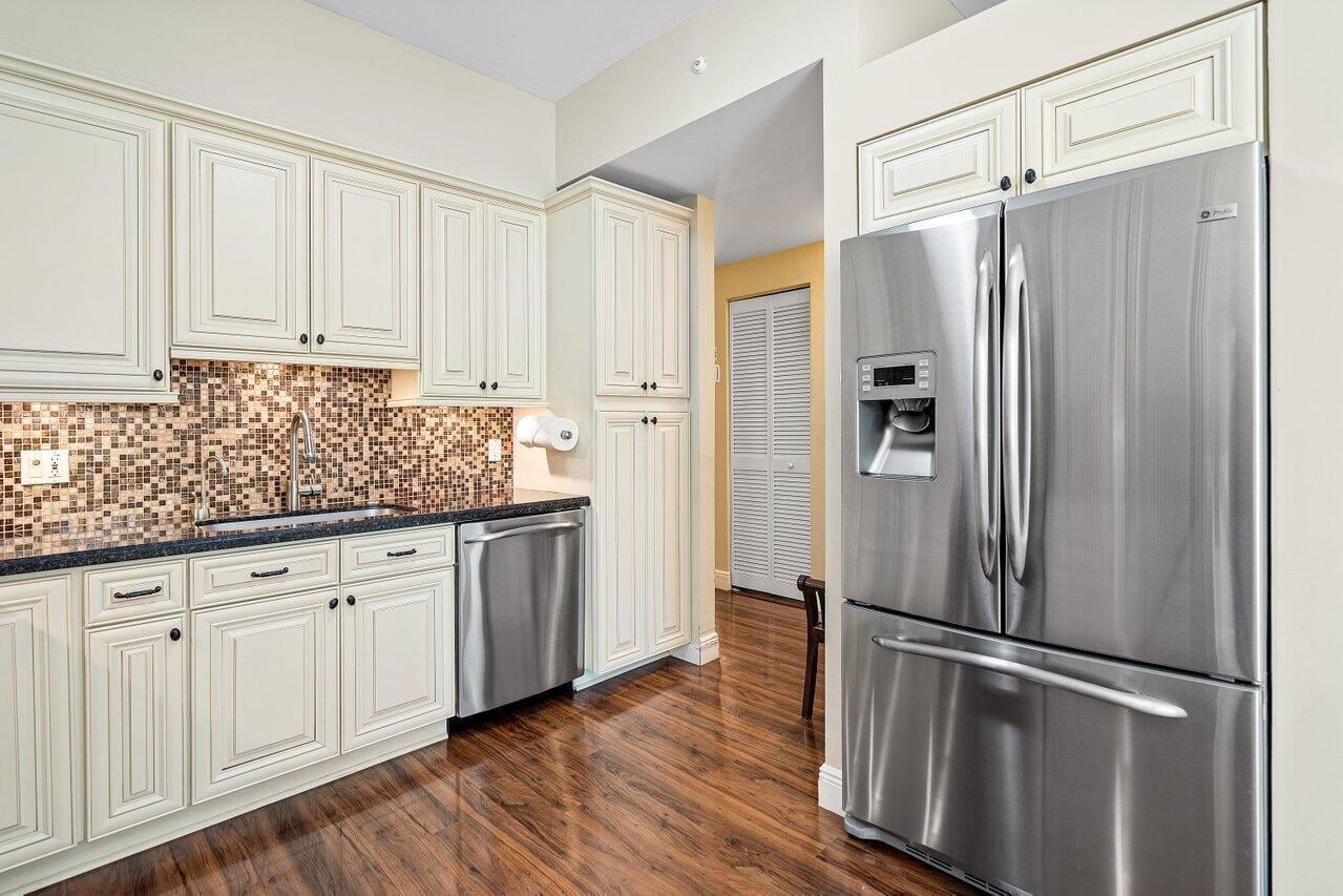 Unit C photo 11