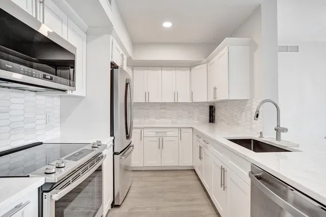 Boynton Beach Club Unit 406 photo 9