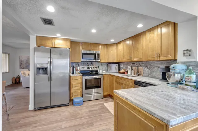 Residence photo 12
