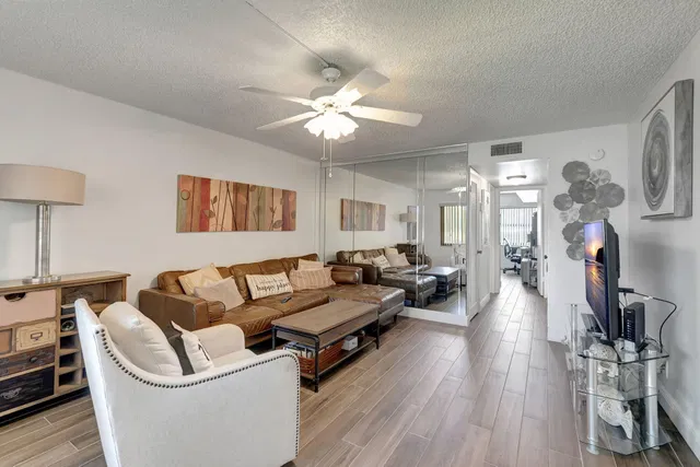 Residence photo 15