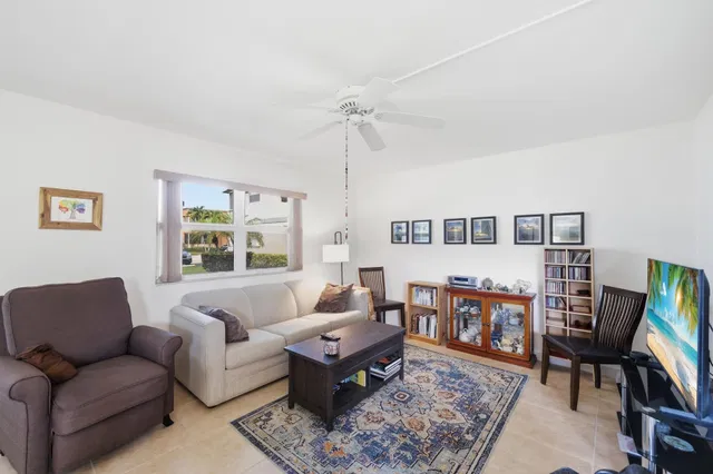  Residence photo 4