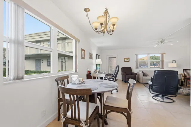  Residence photo 9