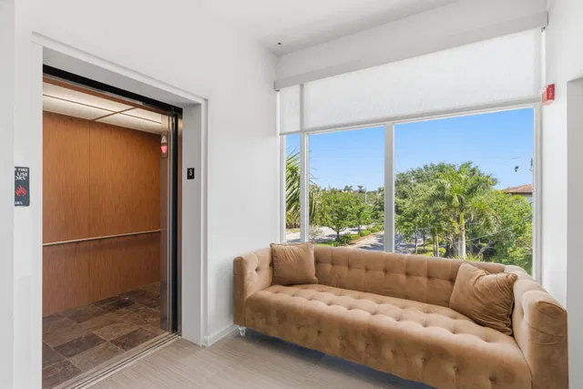  Residence photo 6