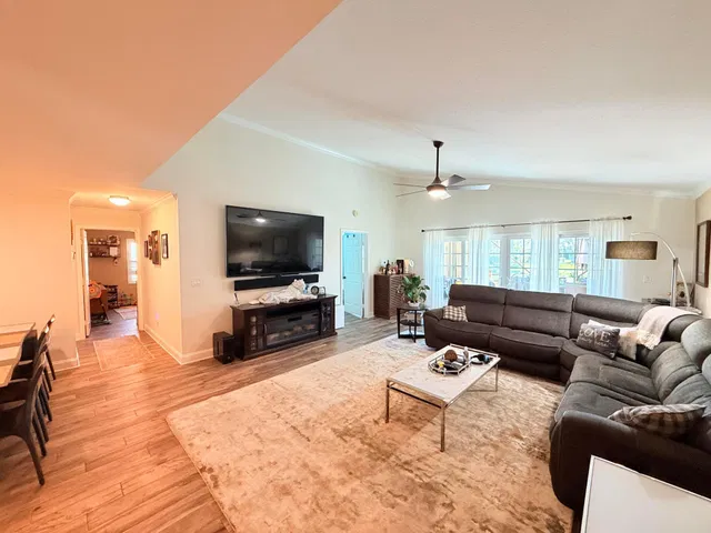 Residence photo 5