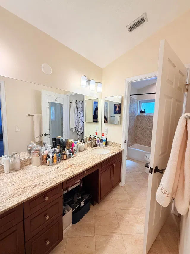 Residence photo 16