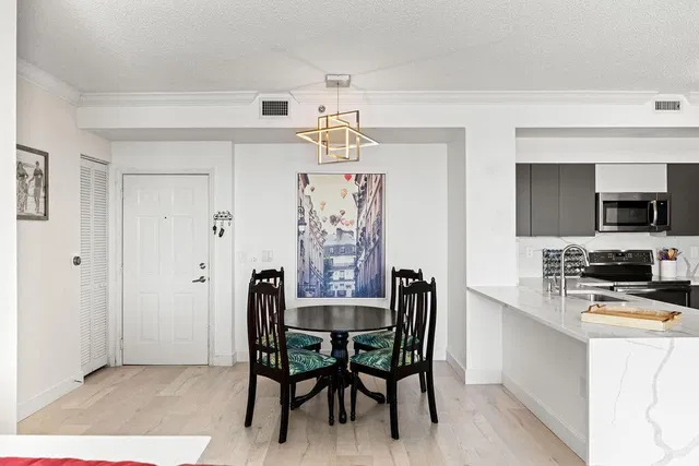 The Montecito Unit 1110 photo 4