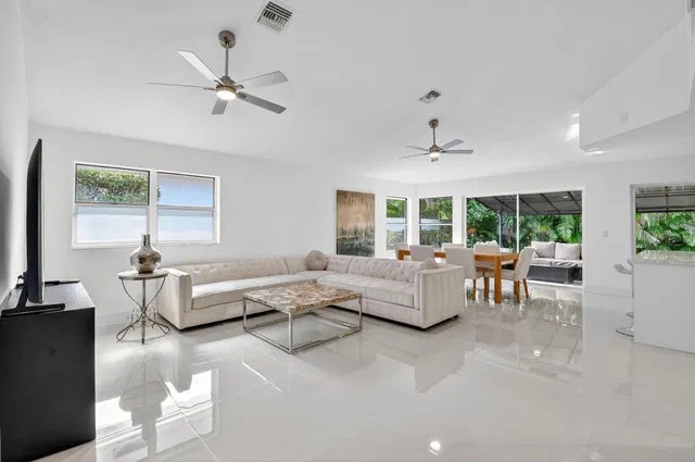 Residence photo 3