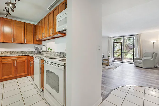  Unit 117 photo 10