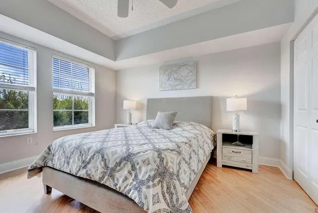 Unit 2417 photo 8