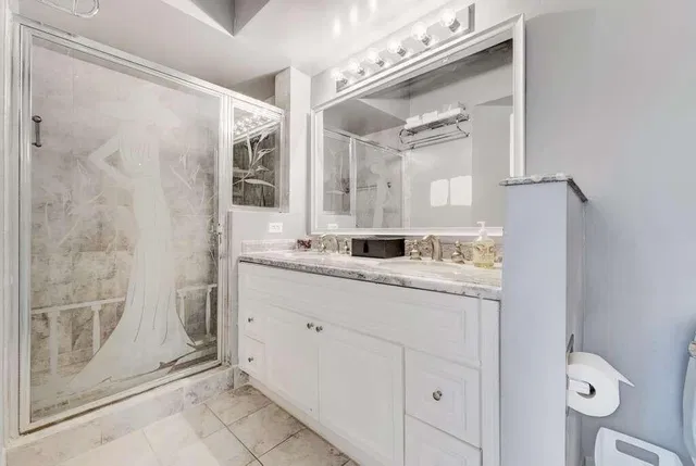 Unit 2417 photo 9