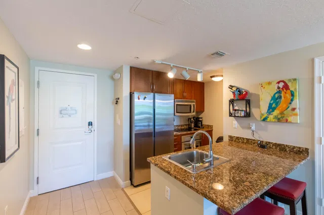  Unit 209s photo 4
