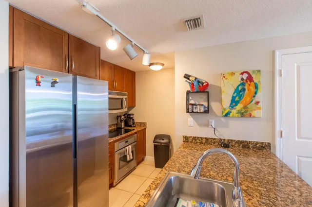  Unit 209s photo 5