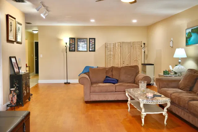  Residence photo 11
