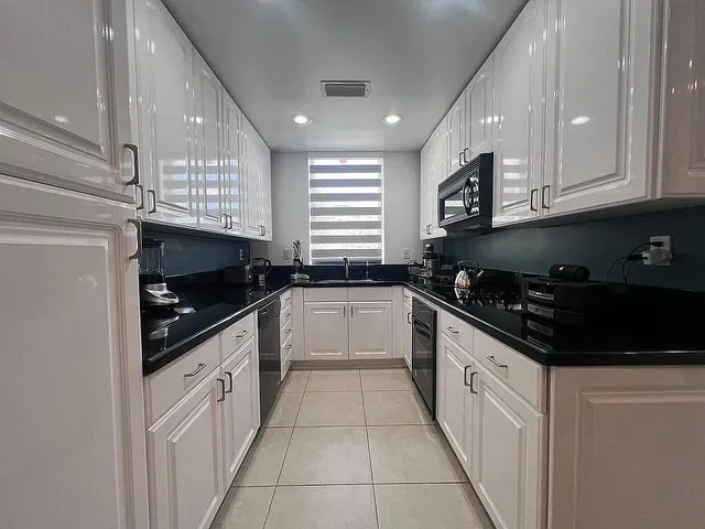Unit 105 photo 4