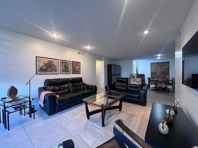 Unit 105 photo 9