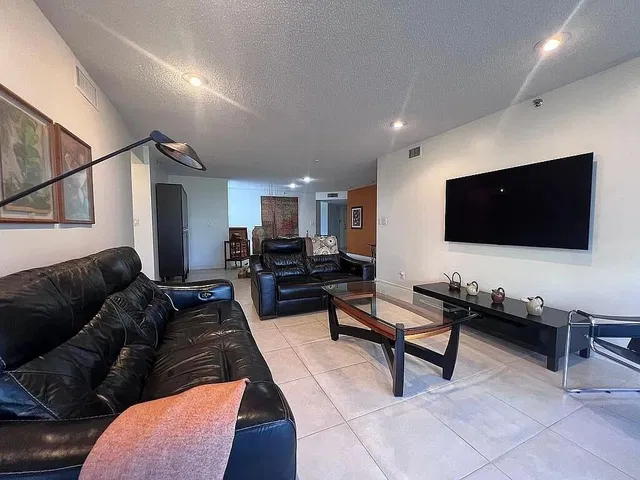 Unit 105 photo 13
