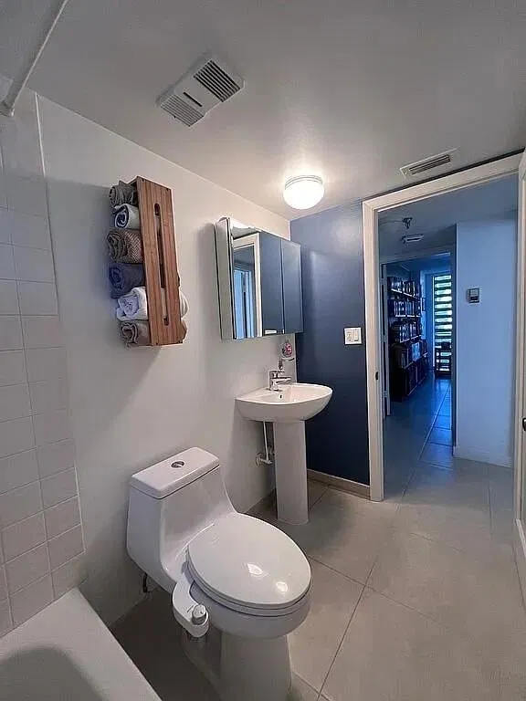 Unit 105 photo 17