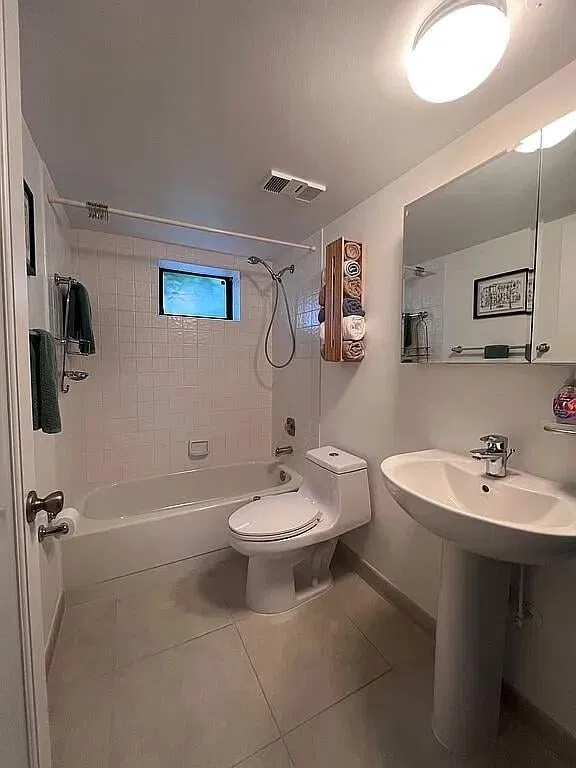 Unit 105 photo 18