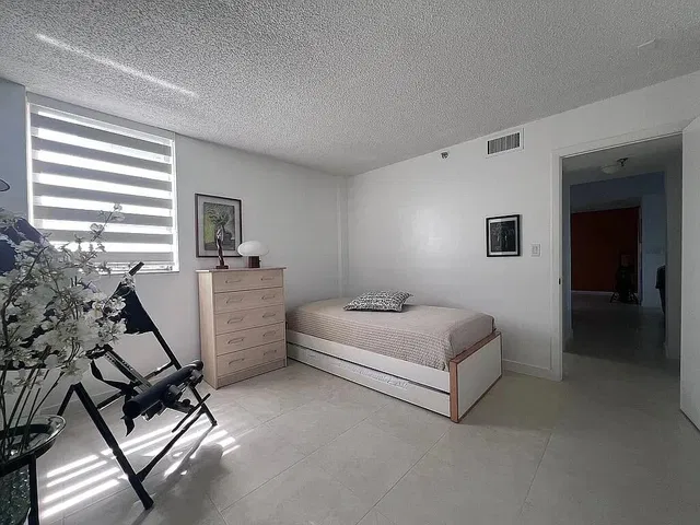Unit 105 photo 22