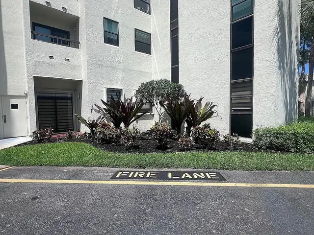 Unit 105 photo 34