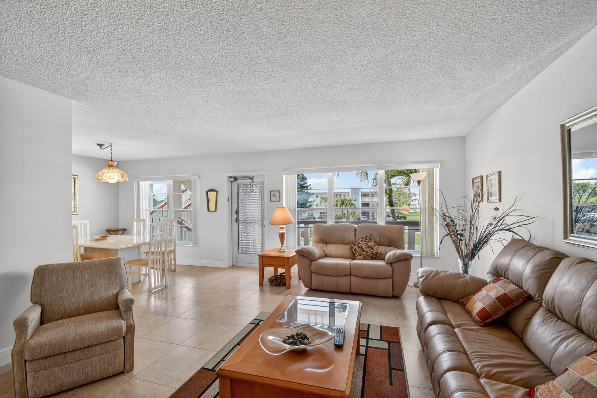 Residence photo 3