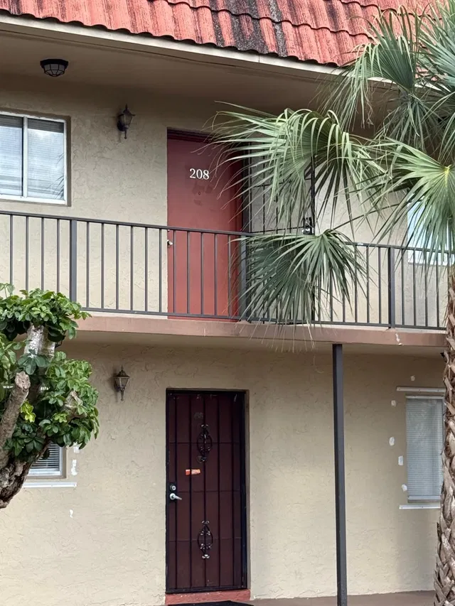 Unit 208 photo 3
