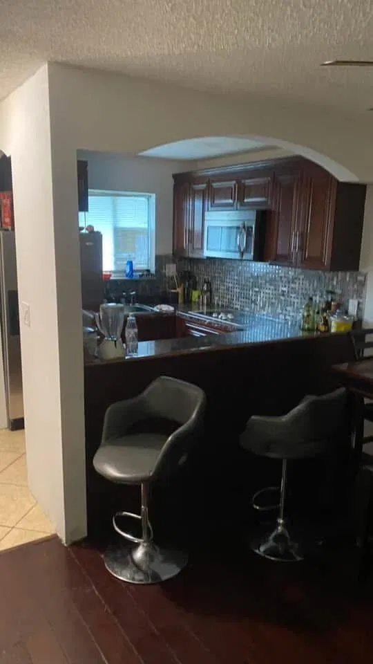 Unit 208 photo 4