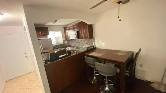 Unit 208 photo 5