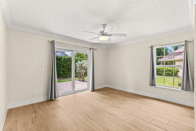 Residence photo 12